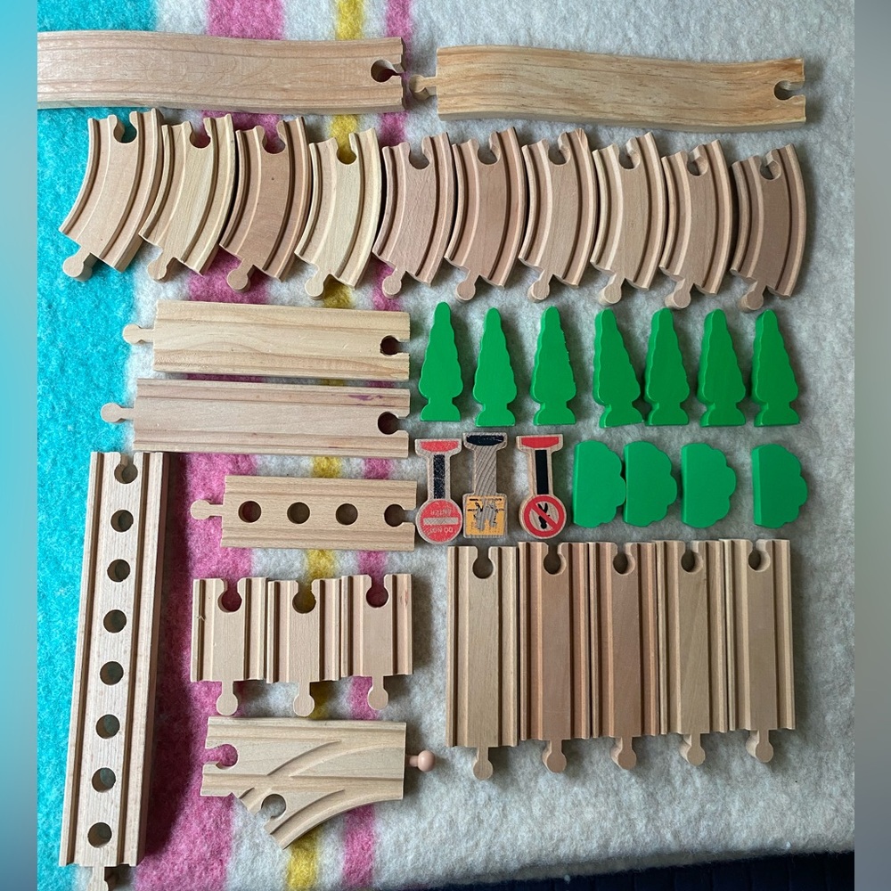 Wooden Train Track 39 pieces with Accessories